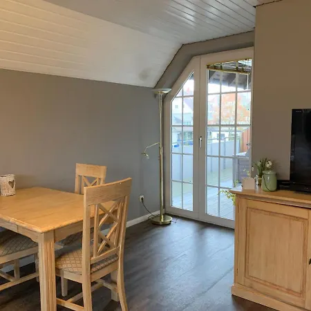 Familienwohnung In Top Lage 아파트 샬베우츠